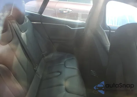 2016 Tesla Model S z USA, uszkodzony, nr VIN 5YJSA1E27GF151306